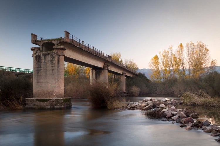 Broken Bridge Fotolia_95625033_S.jpg