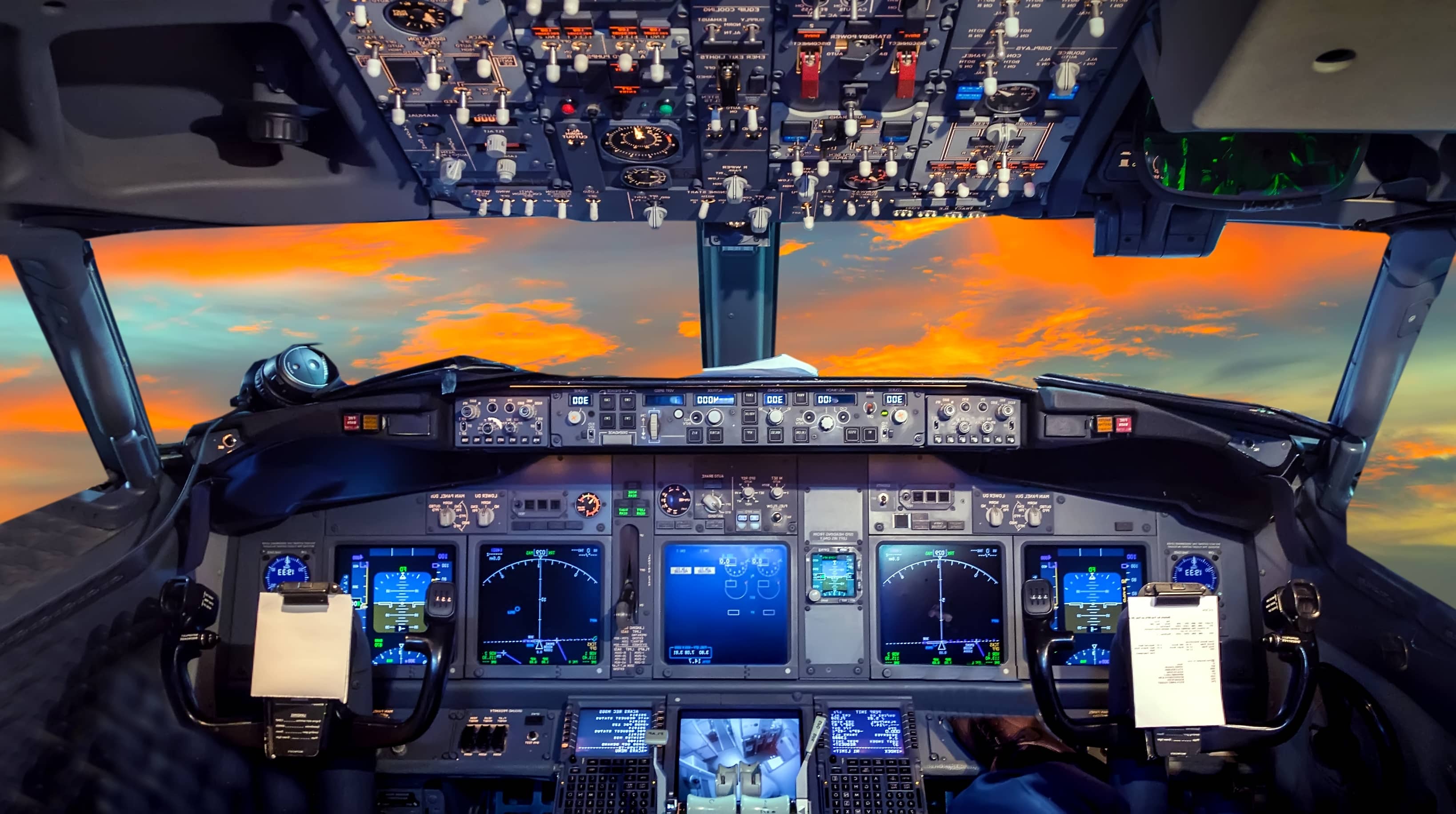 Cockpit_AdobeStock_107812956